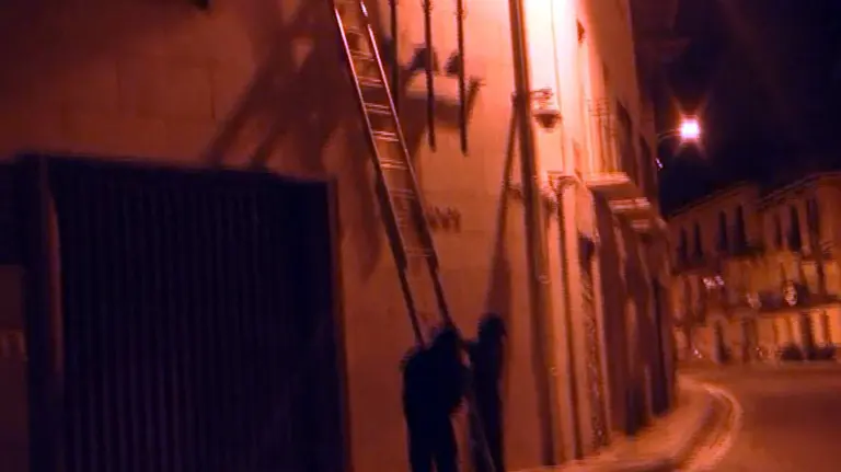 Jóvenes de Ernai robaron las banderas de Aoiz