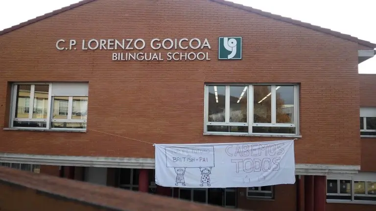 Fachada del colegio.