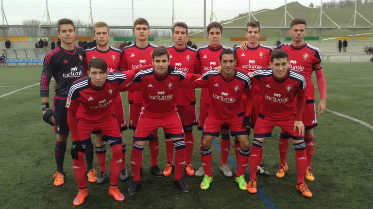 Equipo titular de Osasuna en el campo de Ripagaina ante el Burladés.