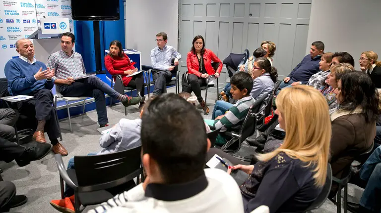 Encuentro UPN-PP con personas inmigrantes.