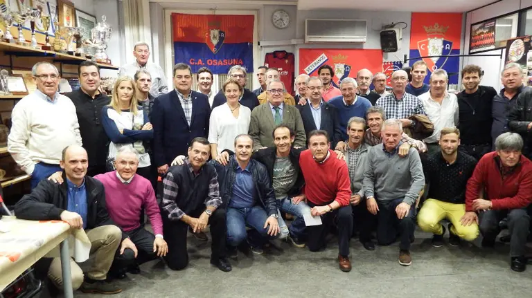 Los veteranos de Osasuna en su sede de la Plaza del castillo.