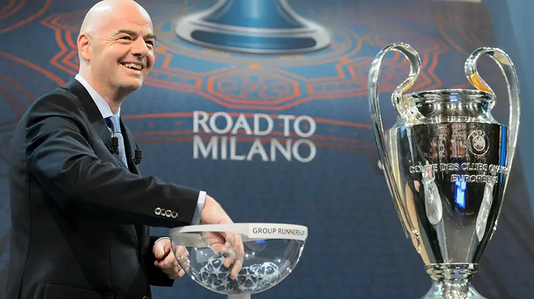 LG21 NYON (SUIZA) 14/12/2015.- El secretario general de la UEFA, Gianni Infantino, durante el sorteo de los emparejamientos de los octavos de final celebrado en la sede de la UEFA en Nyon (Suiza) hoy, 14 de diciembre de 2015. Los partidos de ida se disputarán los días 16, 17, 23 y 24 de febrero, mientras que los de vuelta se jugarán 8, 9, 15 y 16 de marzo. EFE/Laurent Gillieron