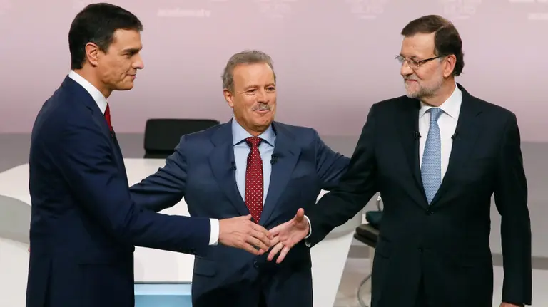Pedro Sanchez y Rajoy, instantes antes de comenzar el debate electoral. EFE
