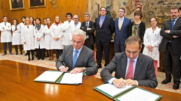 José Antonio Canales, director general de Viscofan y Alfonso Sánchez Tabernero, rector de la Universidad de Navarra.