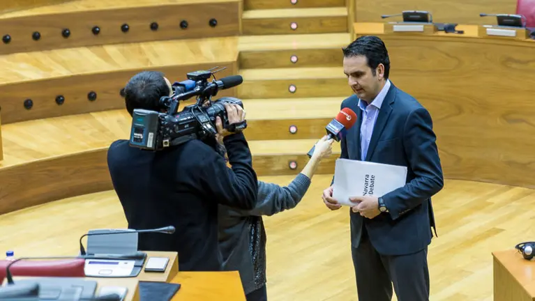 Debate electoral con los candidatos de  UPN-PP (Iñigo Alli), PSOE (Jesús María Fernández), Podemos (Ione Belarra), Unidad Popular (Begoña Alfaro), Geroa Bai (Koldo Martínez) y EH-Bildu (Sabino Cuadra)-4. IÑIGO ALZUGARAY