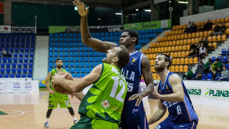 Partido entre Planasa Navarra y Club Melilla Baloncesto.(15). IÑIGO ALZUGARAY