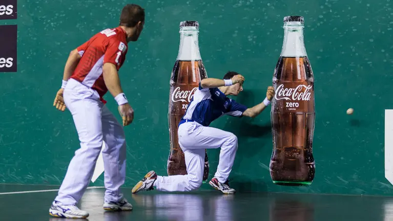 Partido entre Olaizola II-Urrutikoetxea y Merino II y Altuna III disputado en el frontón Labrit (22-13)-6. IÑIGO ALZUGARAY
