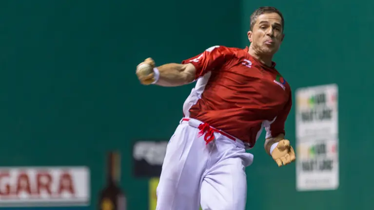 Partido entre Olaizola II-Urrutikoetxea y Merino II y Altuna III disputado en el frontón Labrit (22-13)-13. IÑIGO ALZUGARAY