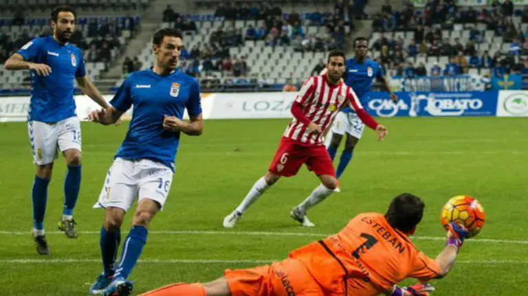Partido Oviedo - Almería. Foto LFP.