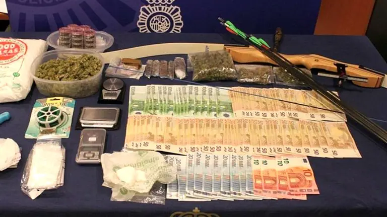 Distribuían cocaína, hachís y marihuana en varias zonas de Pamplona y alrededores, localizando estos puntos en Sarriguren, Buztintxuri y Erripagaña. EP