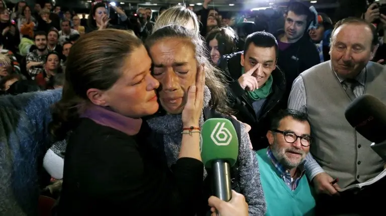 Un señora se equivoca y cree tener un boleto ganador en el Teatro Real de Madrid. EFE.