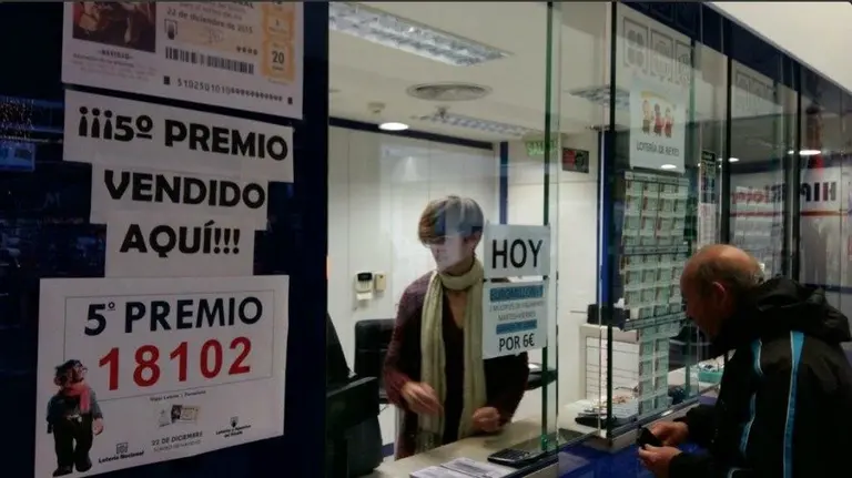 Administración del hipermercado Eroski . Twitter @TRAK_FM