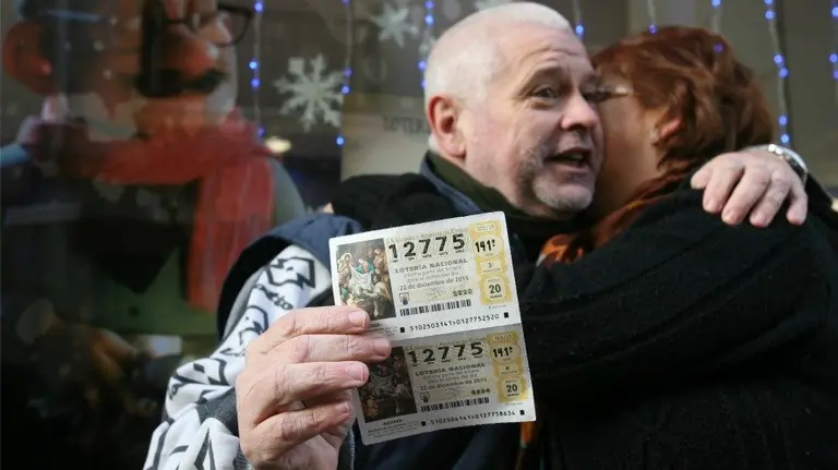 Ganador del segundo premio  de la Lotería de Navidad de 2015. EFE.