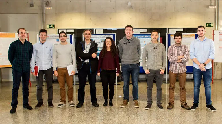 David Lumbreras (dcha. de la imagen) y Luc&iacute;a Beloqui, con el resto de finalistas y el jurado.