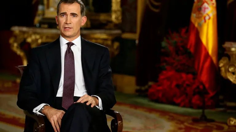 El Rey Felipe durante un momento de su intervención en el discurso de Navidad de 2015. EFE.