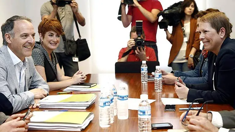 Reunión entre Bildu y Geroa Bai. Uxue Barkos, Adolfo Araiz y Bakartxo Ruiz. EFE