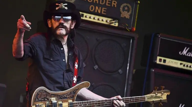 Ian 'Lemmy' Kilmister, vocalista, bajista y líder de la banda de heavy metal Motörhead. EP.