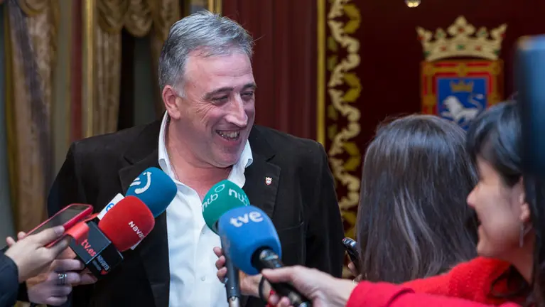 La presidenta de Navarra, Uxue Barkos, y el alcalde de Pamplona, Joseba Asiron, firman un convenio para la gestión de la Biblioteca Pública del Casco Viejo-San Francisco.(14)