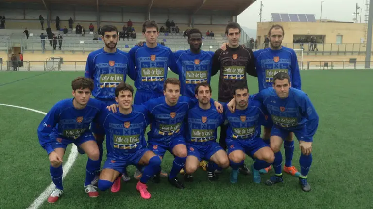 Equipo titular del Valle de Egüés en su campo de Sarriguren.