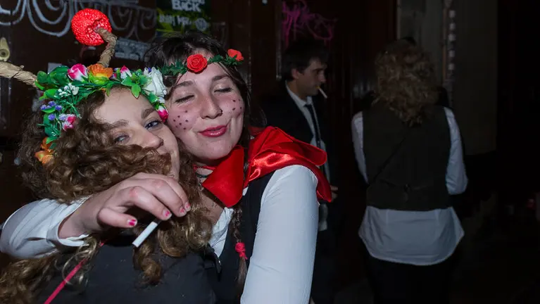 Nochevieja de disfraces en Pamplona (209). IÑIGO ALZUGARAY