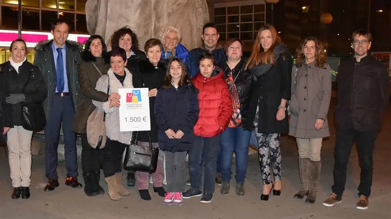 Caixabank y asociaciones de comerciantes entregan a clientes y comercios los premios de la campaña navideña. EP