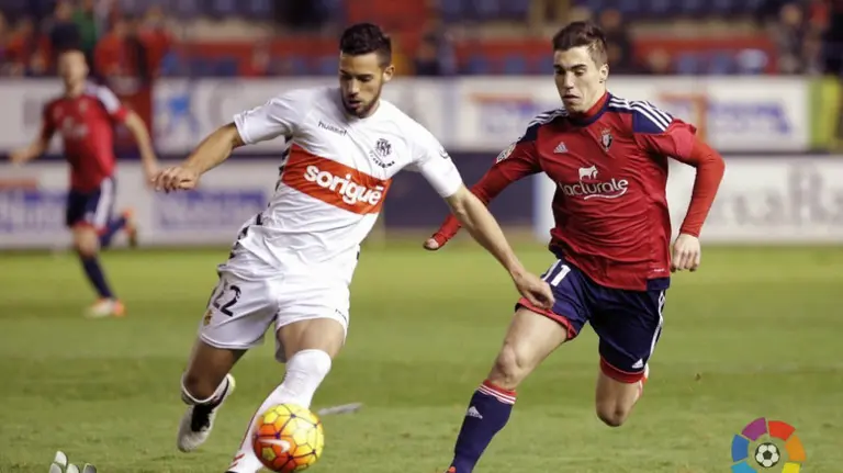 Álex Sánchez en acción ante el Nastic. Foto LFP.
