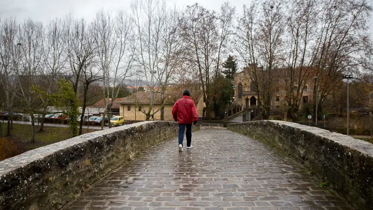 Día de tiempo lluvioso en Pamplona. IÑIGO ALZUGARAY