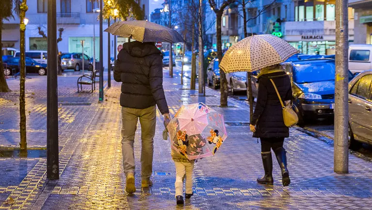 Tiempo:Lluvia en Pamplona. (5). IÑIGO ALZUGARAY