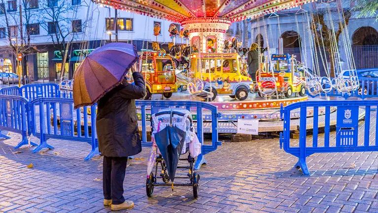 Tiempo: Lluvia en Pamplona. (6). I&Ntilde;IGO ALZUGARAY