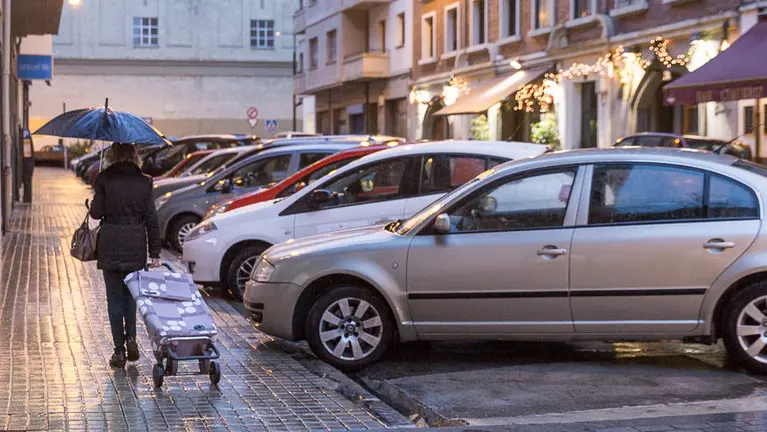 Tiempo: Lluvia en Pamplona. (8). I&Ntilde;IGO ALZUGARAY