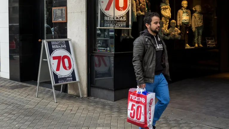 Rebajas de invierno en Pamplona. (4). IÑIGO ALZUGARAY