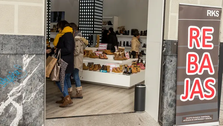 Rebajas de invierno en Pamplona. (6). IÑIGO ALZUGARAY