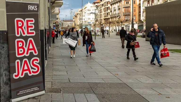 Rebajas de invierno en Pamplona. (7). IÑIGO ALZUGARAY