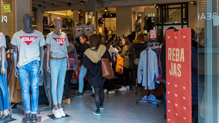 Rebajas de invierno en Pamplona. (9). IÑIGO ALZUGARAY