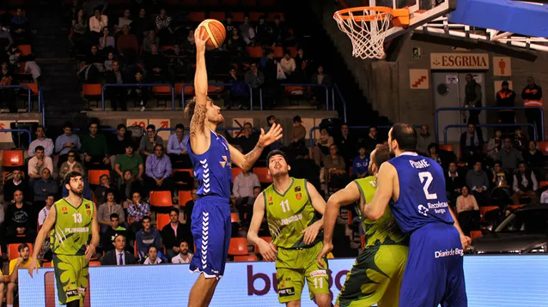 Partido San Pablo- Planasa. Foto web Basket Navarra club.