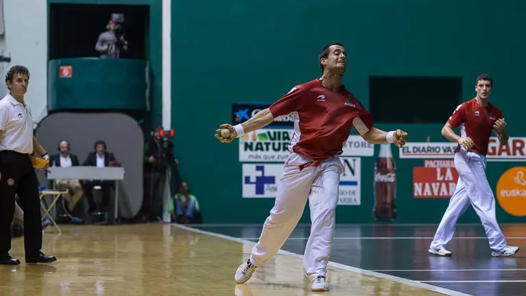 Partido del Campeonato de Parejas entre Bengoetxea VI-Untoria y Ezkurdia-Barriola (22-21) celebrado en el frontón Labrit. (9). IÑIGO ALZUGARAY