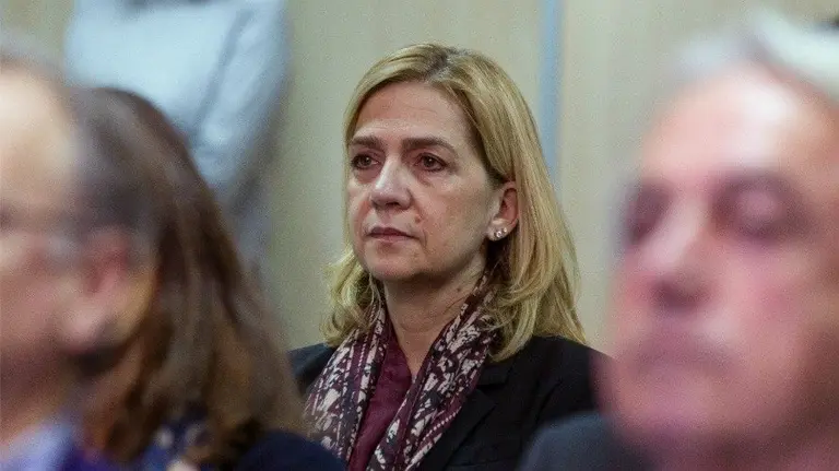 La infanta Cristina durante el juicio del caso Nóos en el edificio de la Escuela Balear de la Administración Pública de Palma. EFE, CATI CLADERA.