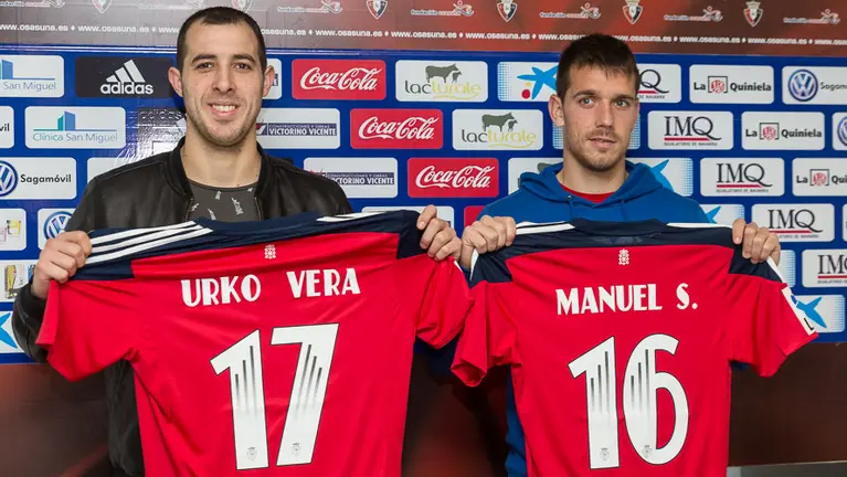 Pedja Vasiljevic, director deportivo de Osasuna, presenta a Urko Vera y Manuel Sánchez como nuevos jugadores del equipo rojillo(4). IÑIGO ALZUGARAY