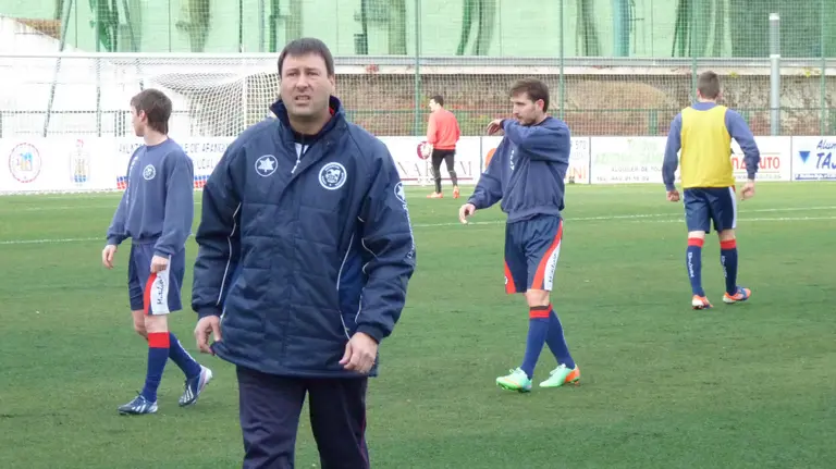 Unai Jáuregui entrena a la Mutilvera.