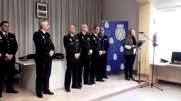 La Policía Nacional homenajea a los agentes que se jubilaron el año pasado.