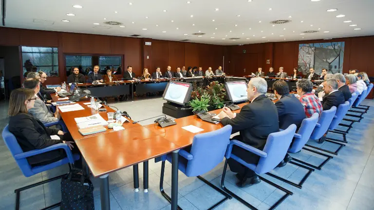 Imagen de la reunión celebrada este jueves en la UPNA.