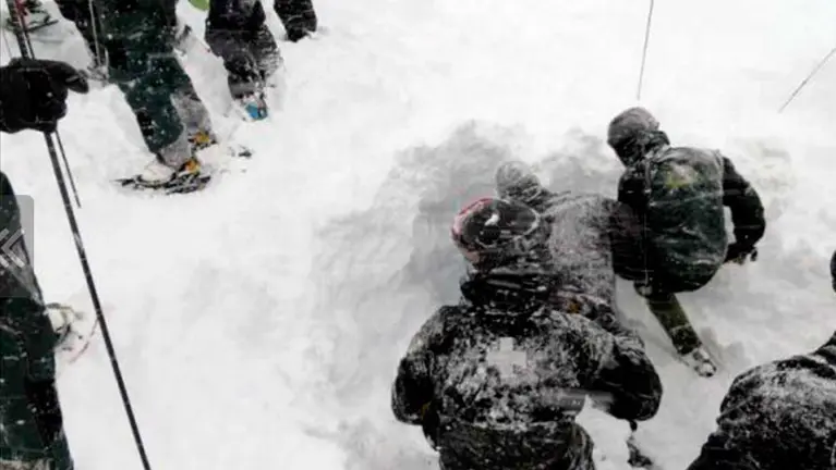 Un rescate anterior de la Guardia Civil en Cancanchu. EFE