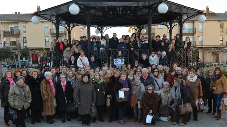 Javier Esparza ha mantenido un encuentro en Cortes con la asociación Blanca de Navarra.