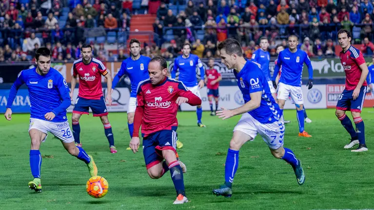 Partido entre Osasuna y Oviedo (0-0) disputado en El Sadar (64). IÑIGO ALZUGARAY