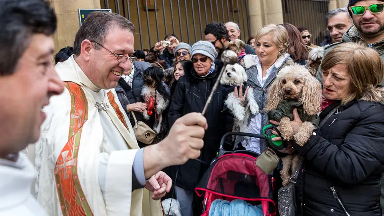 Bendición de animales en la parroquia de San Nicolás por la festividad de San Antón (28). IÑIGO ALZUGARAY