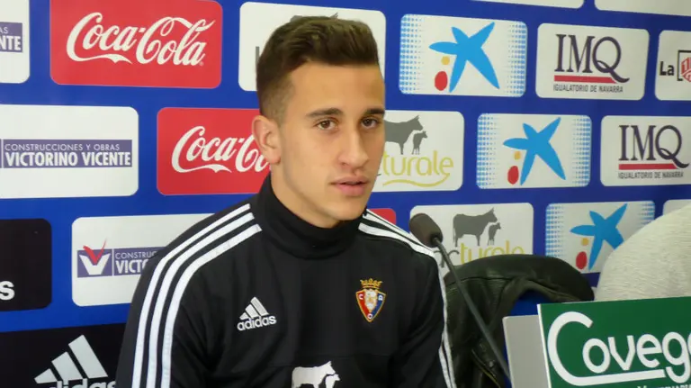 Álex Berenguer en rueda de prensa.