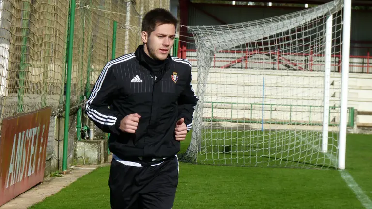 Matej Pucko entrenandose en solitario en Tajonar.
