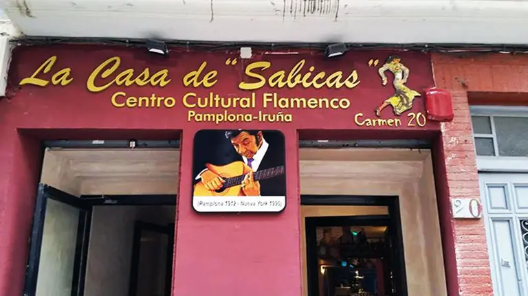 Fachada de Casa Sabicas, en la calle del Carmen de Pamplona