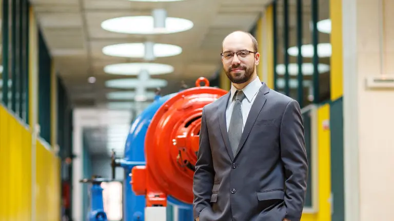 El químico Jonathan L. Fernández de Ara, en la UPNA.