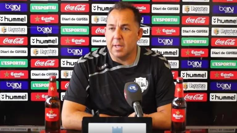 Oriol Alsina es el entrenador de la UE Llagostera.